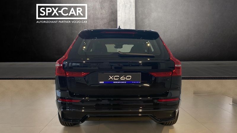 Volvo XC60 (2026) PLUS BLACK EDITION, B5 AWD, 18 - fotka 5 z 14