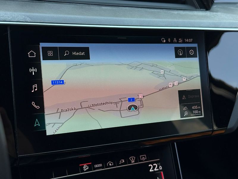 Audi e-tron 55 300kW NightV B&O HUD Tažné - fotka 14 z 18