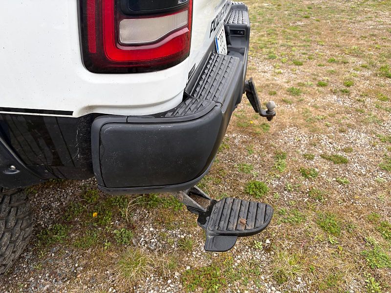 Dodge RAM (2020) 2500 6,4 L HEMI LIFTED - fotka 29 z 48