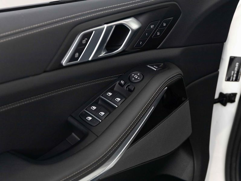 BMW X5 M60i - fotka 15 z 22