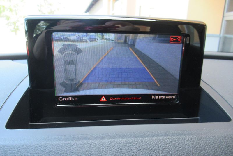 Audi Q3 2.0 TDI QUATTRO NAVI TAŽNÉ - fotka 12 z 33