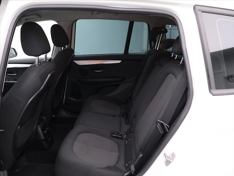 BMW Řada 2 1,5 Gran Tourer 218i Aut. DPH - fotka 13 z 32
