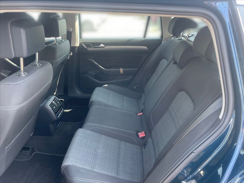 Volkswagen Passat 1,5 TSI Business AT - fotka 8 z 11