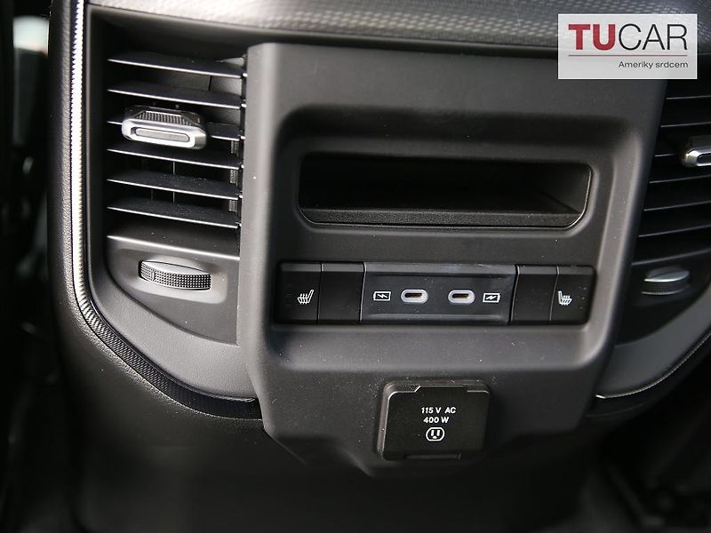 RAM 1500 5,7 HEMI Sport - fotka 33 z 42