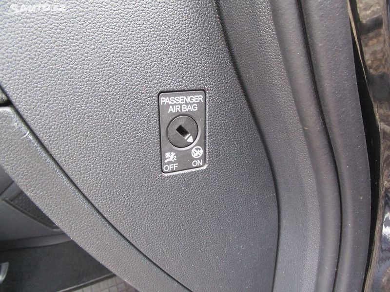 Volkswagen Touran 1,2TSI-81KW-NOVÁ STK+OLEJ - fotka 30 z 31