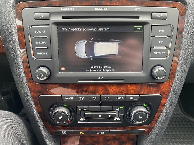 Škoda Octavia 1.4 TSI 90kW -ELEGANCE-PDC-ALU - fotka 26 z 44