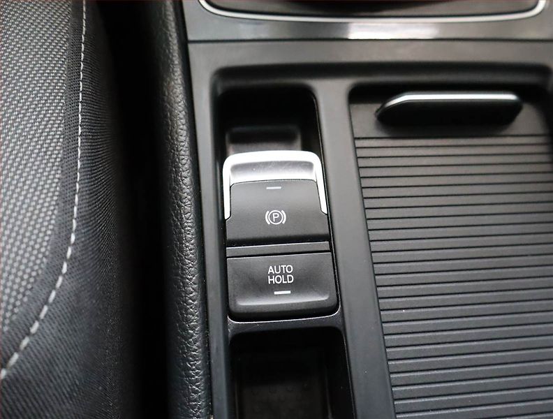 Volkswagen Golf (2017) Comfortline 1.0 TSI, Kůže - fotka 16 z 20