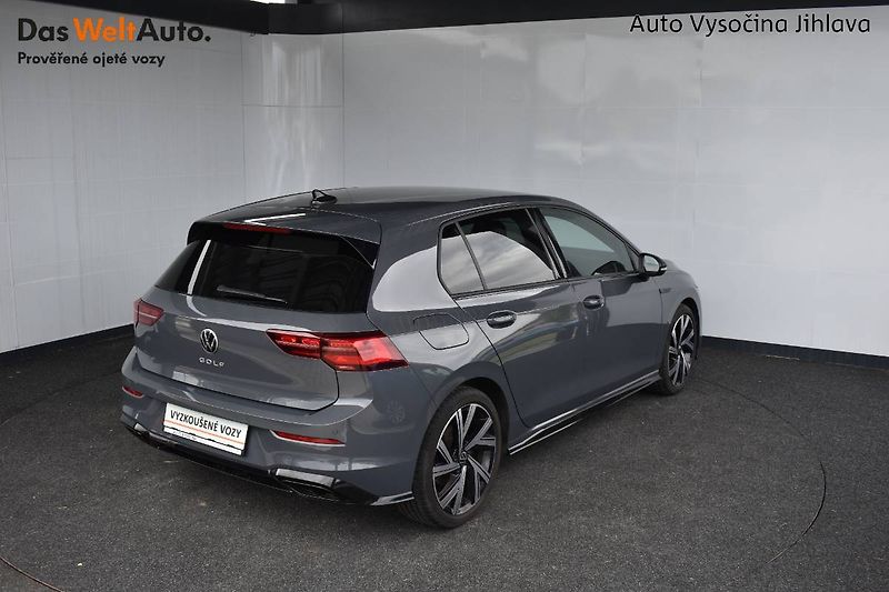 Volkswagen Golf (2022) 1.5TSI 110kW R-Line, Manuál - fotka 2 z 24
