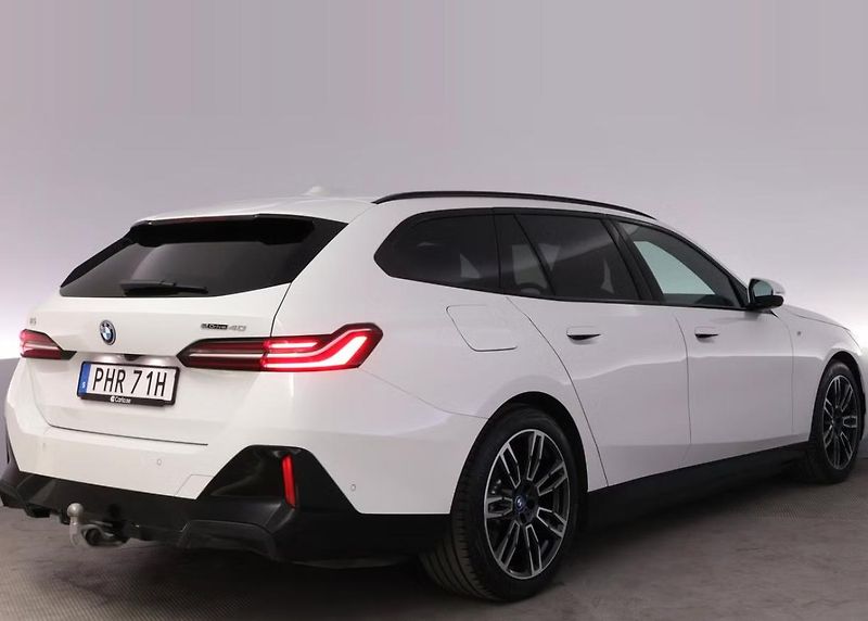 BMW i5 eDrive40 Touring M SoH 97% Taž - fotka 4 z 26