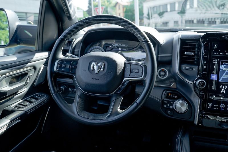 Dodge RAM (2023) 1500 5.7 HEMI V8 LIMITED/NIGHT - fotka 18 z 24