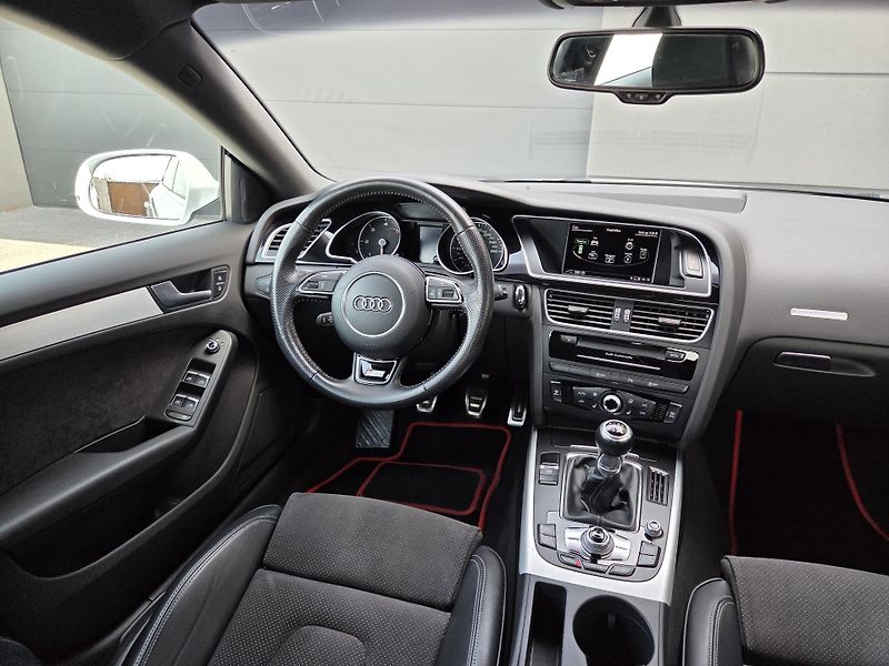 Audi A5 2,0 TDi Sportback - fotka 8 z 40