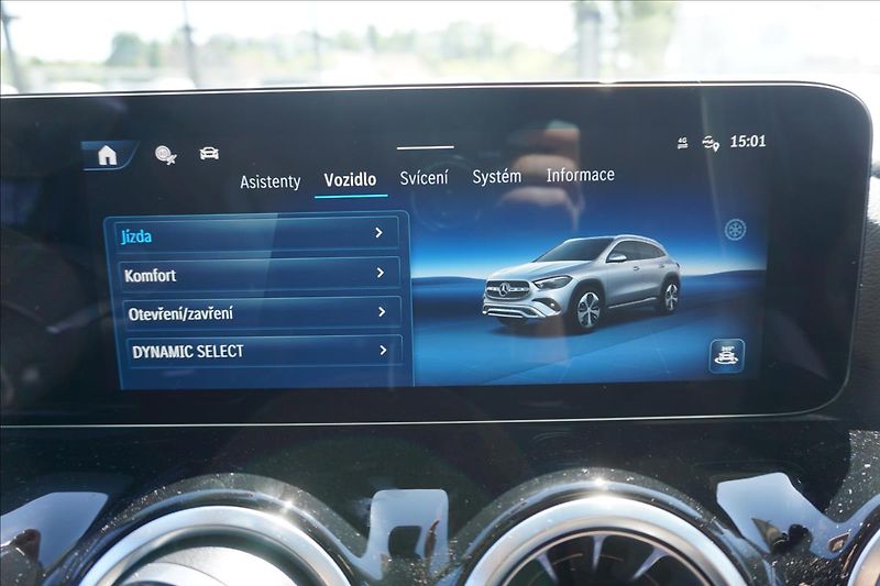 Mercedes-Benz GLA 1,3 250e,Premium Plus,AMG,CZ - fotka 24 z 26