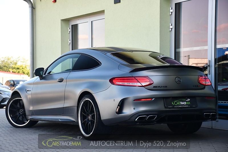 Mercedes-Benz Třídy C C63 AMG - fotka 3 z 47