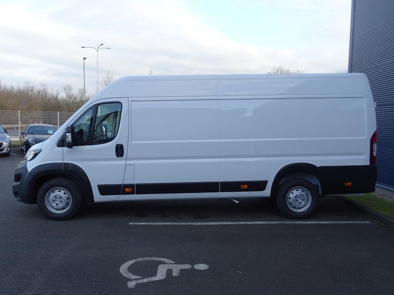 Peugeot Boxer (2023) 4350 L4H2 2.2 BHDi 165k MAN6 - fotka 4 z 28