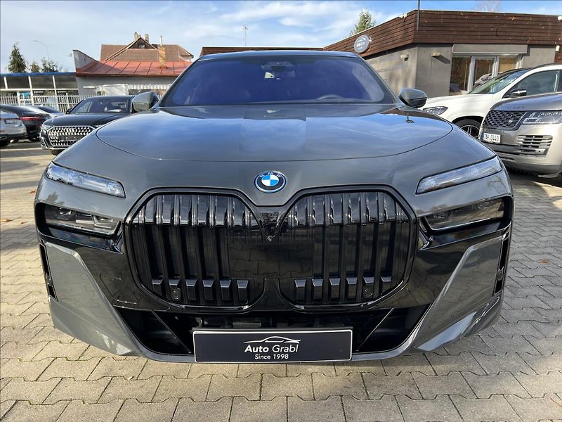 BMW Řada 7 750e Msport Pro xDrive - fotka 2 z 43