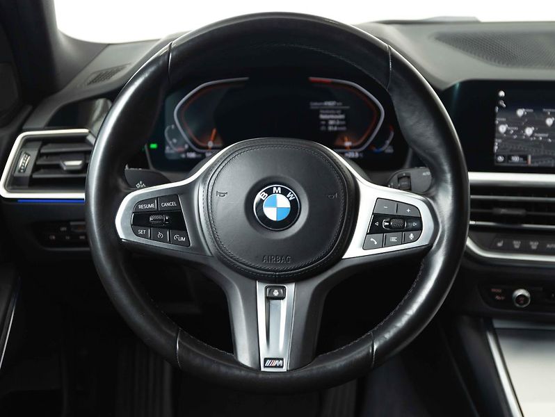BMW Řada 3 320d xDrive - fotka 13 z 22