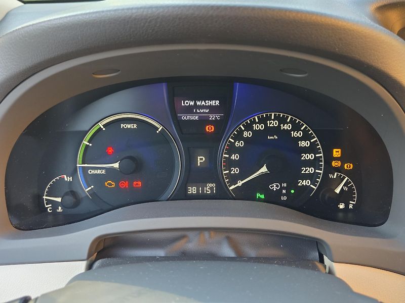 Lexus RX 450h (2011) - fotka 19 z 23