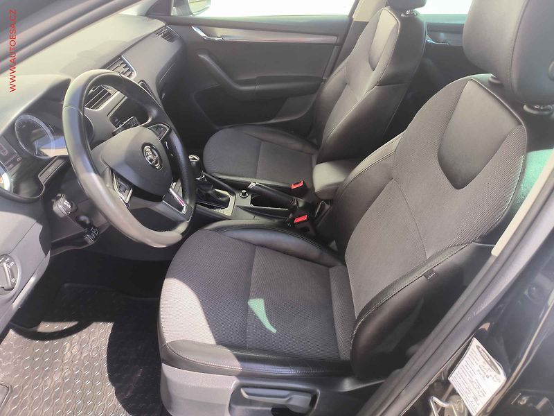 Škoda Octavia (2018) 1.6 TDi, Style, DSG, LED - fotka 9 z 26