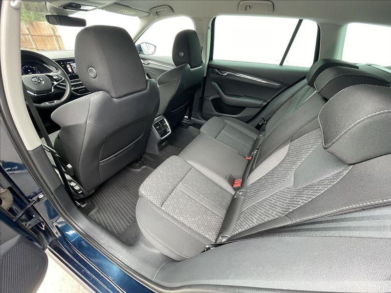 Škoda Octavia 2,0 TDI Combi Style Plus NAVI - fotka 16 z 23
