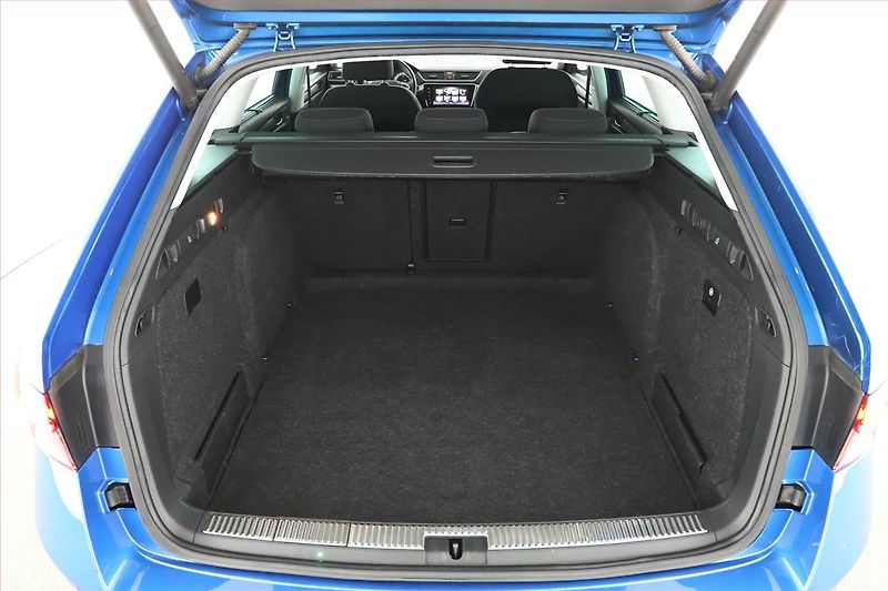 Škoda Superb (2020) 2.0 TDI, Automat, Navi - fotka 11 z 19