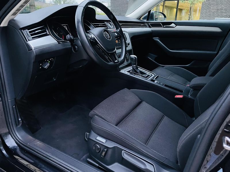 Volkswagen Passat 2.0TDI AUTOMAT VÝHŘEV SENZORY - fotka 28 z 48