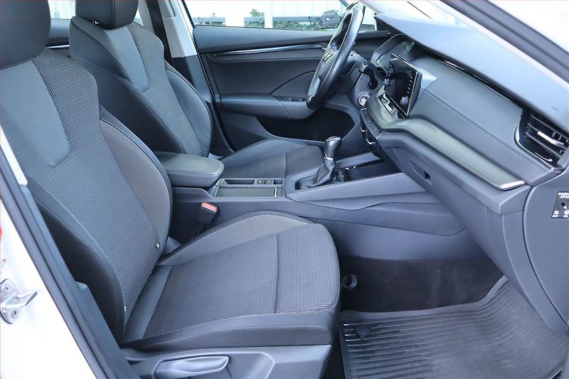 Škoda Octavia (2022) 1.0 TSI, Tempomat - fotka 9 z 25
