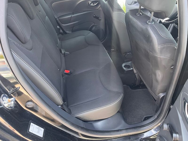 Renault Clio (2014) 1.2 i Kombi - fotka 12 z 17