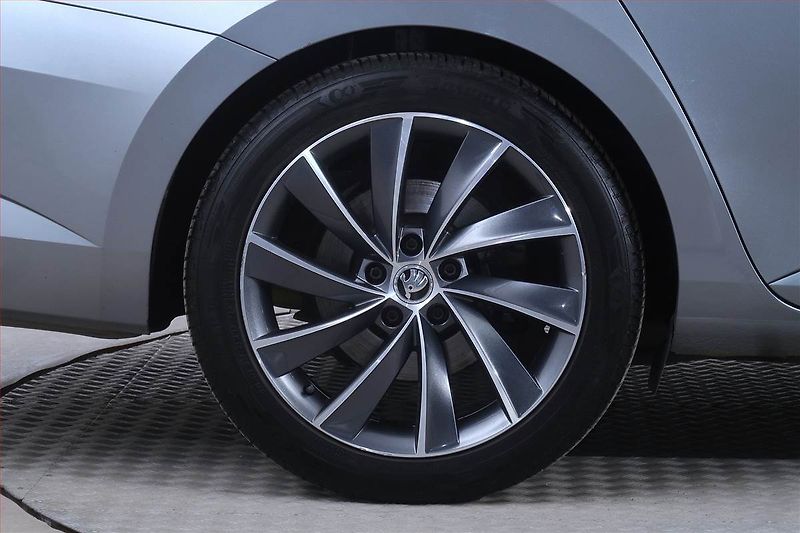 Škoda Superb (2015) Laurin&Klement 2.0 TDI, 4X4 - fotka 15 z 30