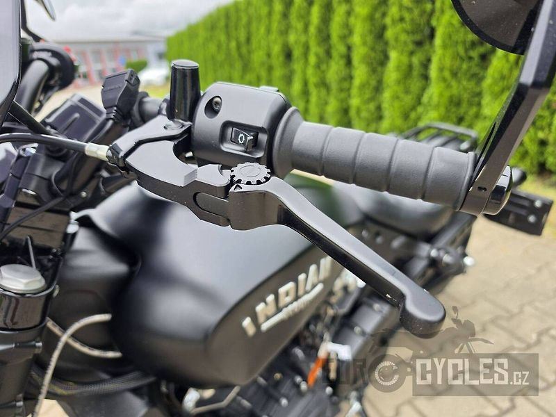 Indian (2018) Scout Bobber - fotka 12 z 15