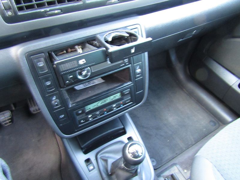 Volkswagen Sharan (2004) 1.9 TDI 85kW 7 SEDADEL - fotka 32 z 35