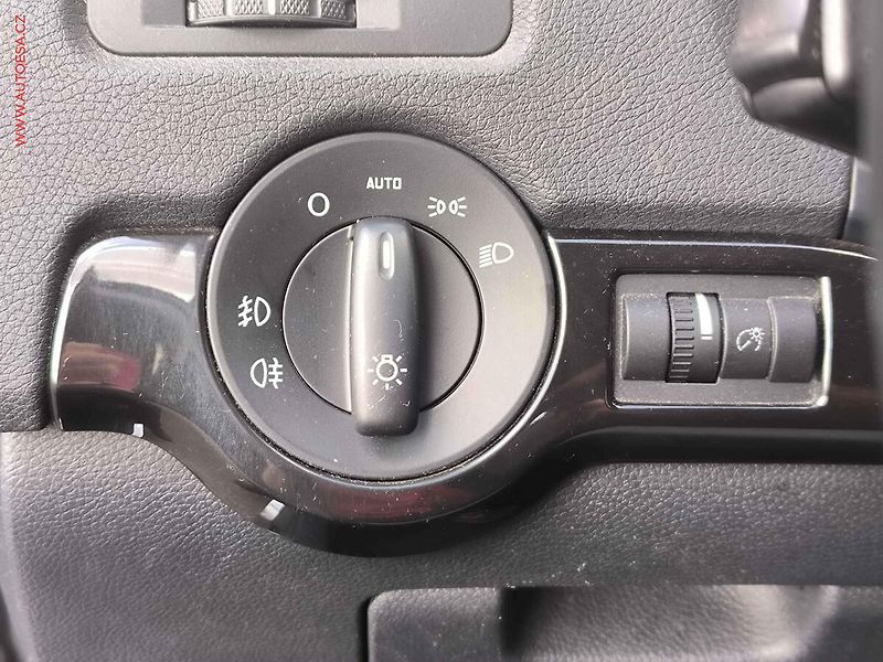Škoda Octavia (2011) 2.0 TDi, ČR, Xenon, navi - fotka 17 z 22