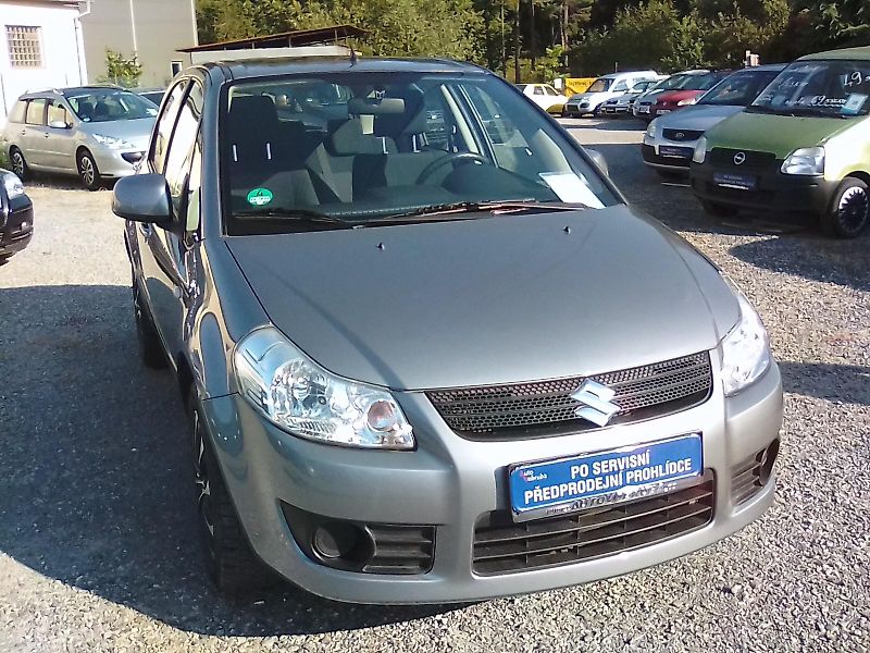 Suzuki SX4 (2008) 1.5i , kola navíc - fotka 11 z 33