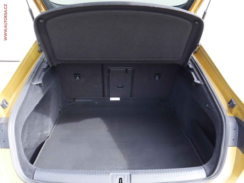 Volkswagen Arteon (2018) 2.0 TSI 4x4, ČR, AT, navi - fotka 7 z 19