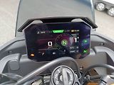 Aprilia Tuono V4 1100 Factory (2026) Shakedown Indigo (sleva 50.0 - náhled 15