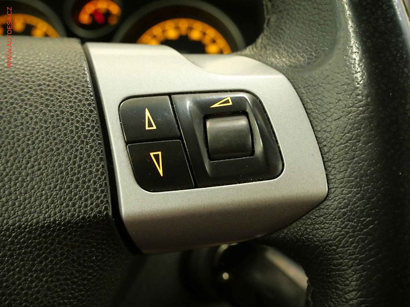 Opel Zafira (2012) 1.6i 7 míst, AC, park.asist - fotka 16 z 21