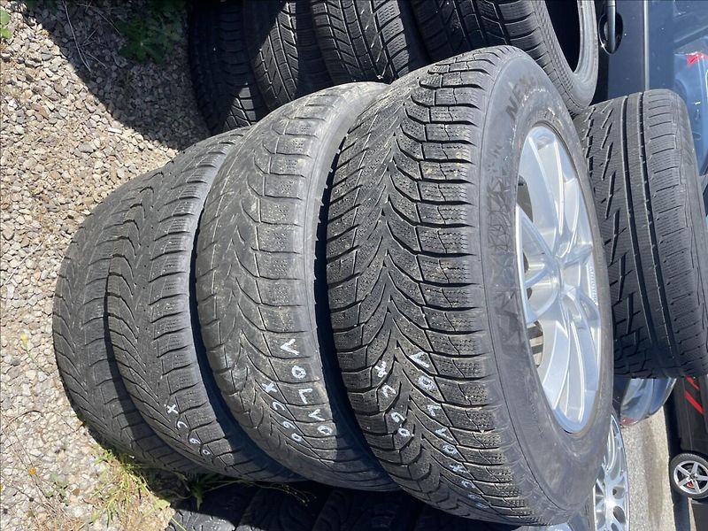 Volvo XC60 2,4 D4 Geartronic Kinetic AWD - fotka 41 z 41