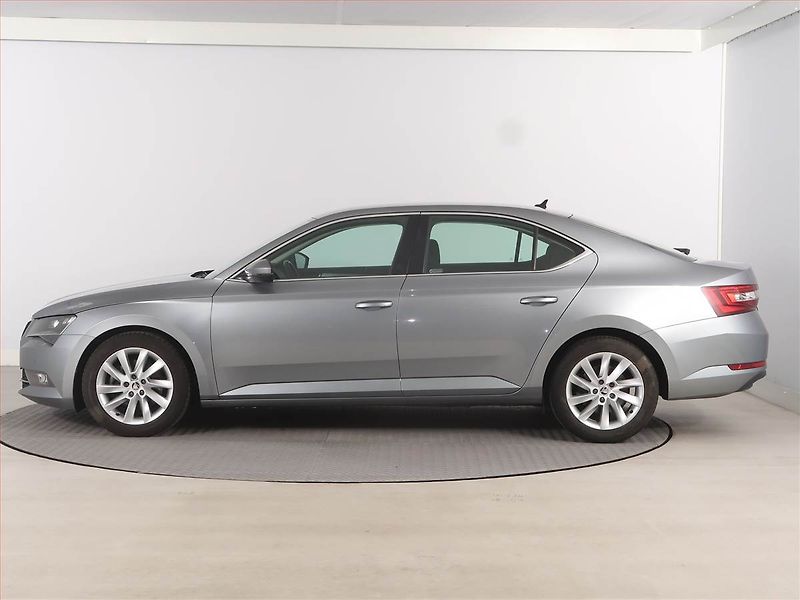 Škoda Superb (2018) 2.0 TDI, Automat, Navi - fotka 3 z 17