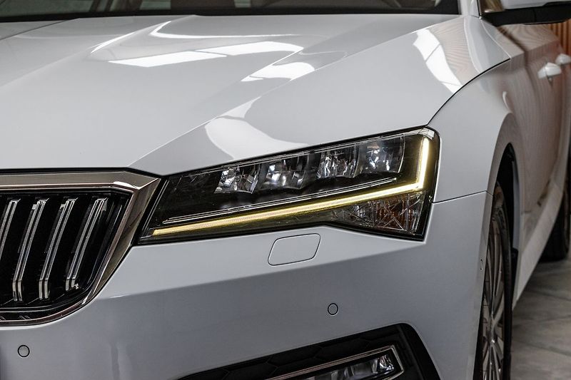 Škoda Superb 2.0 TDI REZERVACE - fotka 38 z 43