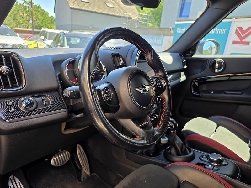 Mini Cooper S 2.0-JOHN COOPER S-4x4 - fotka 17 z 25
