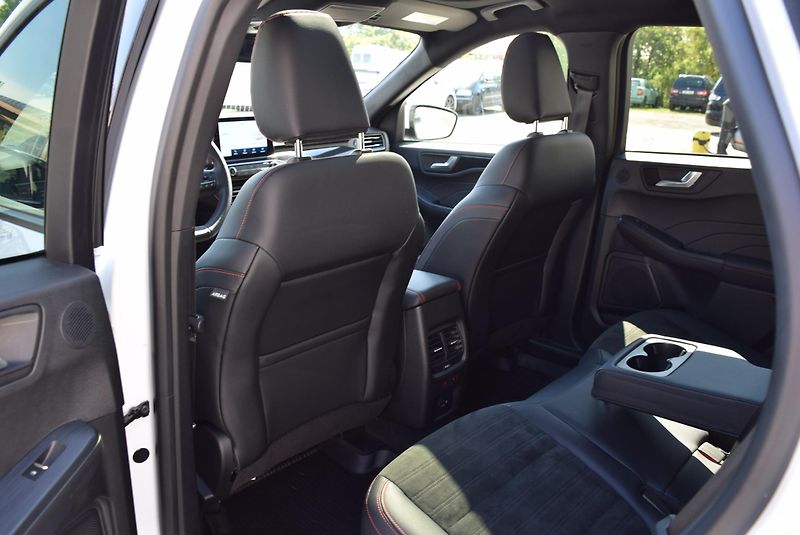 Ford Kuga (2022) 2.5 DURATEC PHEV 112kw e-CVT - fotka 20 z 50