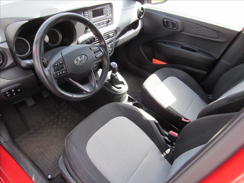 Hyundai i10 1,0 MPi 49kW - fotka 9 z 28