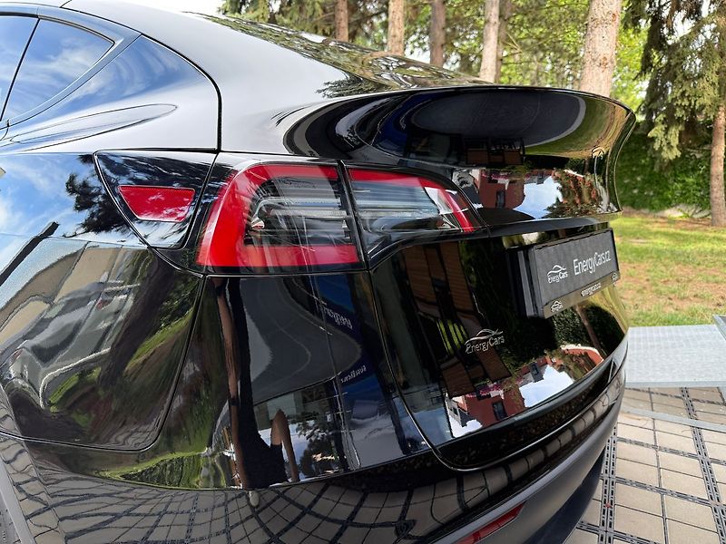 Tesla Model Y Long Range AWD Tažné / záruka - fotka 8 z 40