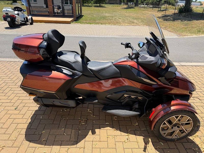 Can-Am Spyder RT (2026) Sea-To-Sky Mars Red Metallic m - fotka 5 z 10