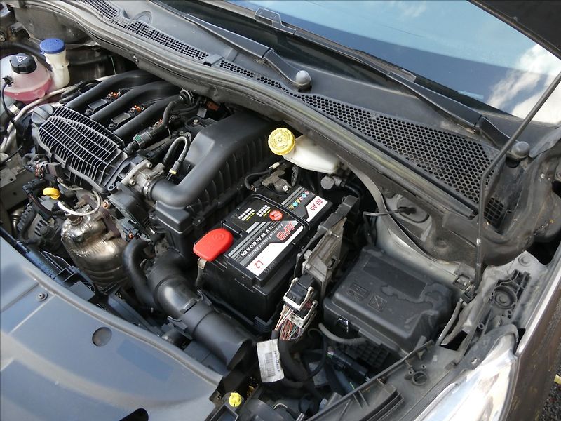 Peugeot 2008 1,2 PureTech 60kW - fotka 37 z 38