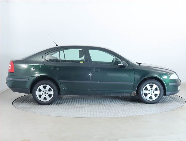 Škoda Octavia (2004) Ambiente 1.9 TDI, nová STK - fotka 6 z 15