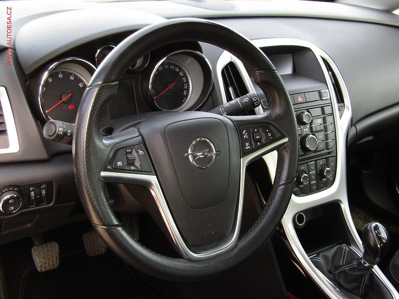 Opel Astra (2013) 1.4T, ČR, Klima - fotka 13 z 16