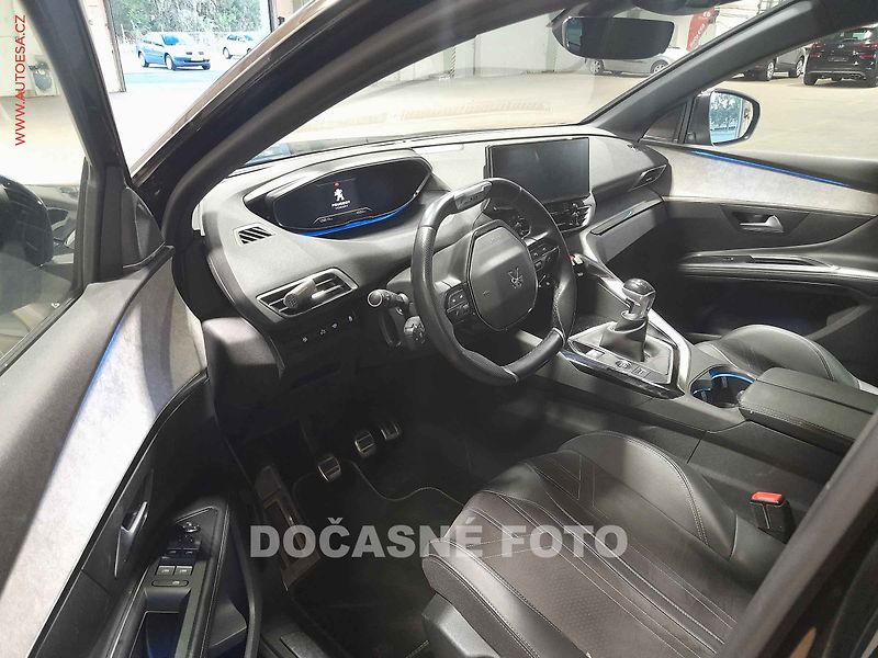 Peugeot 5008 (2021) 1.5, 1.maj, LED, panorama - fotka 3 z 3