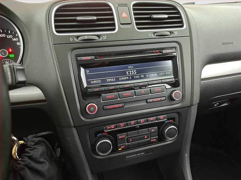Volkswagen Golf (2011) 1.2 TSI, Automat, Tempomat - fotka 12 z 17
