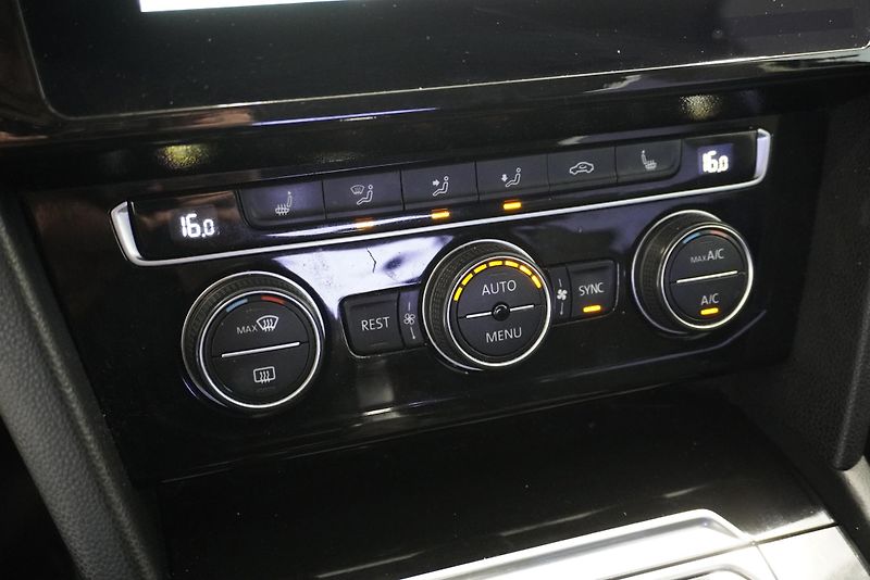 Volkswagen Passat 2,0 TSI 162kW DIGITAL, AUTOMAT - fotka 16 z 28