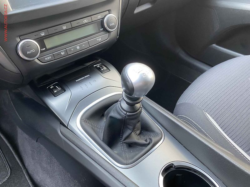 Toyota Avensis (2018) 1.8, Active, TZ, kamera - fotka 16 z 18